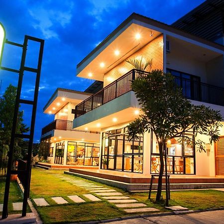 Yellow Moon Hotel Pattaya Buitenkant foto