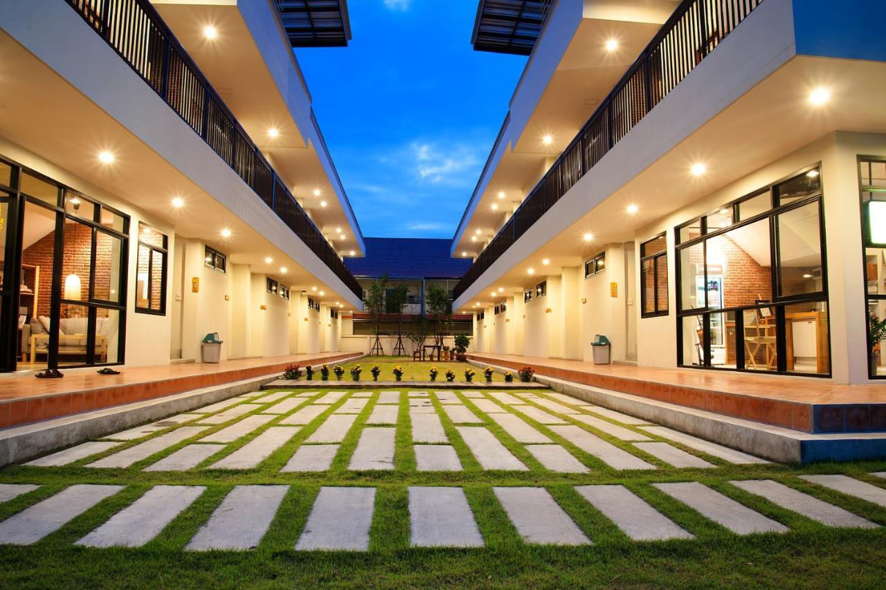 Yellow Moon Hotel Pattaya Buitenkant foto