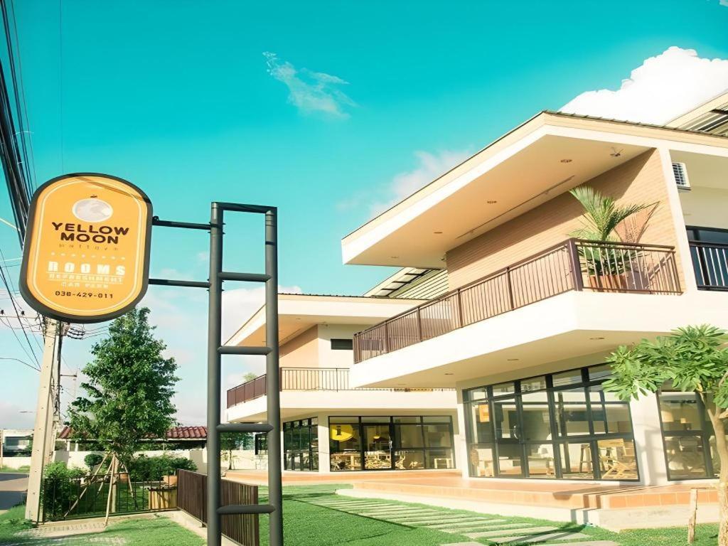 Yellow Moon Hotel Pattaya Buitenkant foto